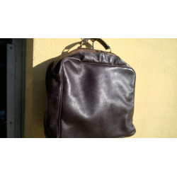 CARTERA DE MANO EN PIEL NATURAL