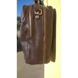 CARTERA DE MANO EN PIEL NATURAL
