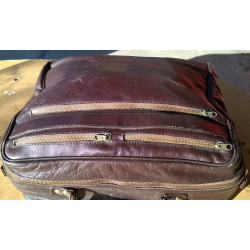 CARTERA DE MANO EN PIEL NATURAL