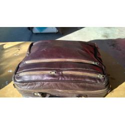 CARTERA DE MANO EN PIEL NATURAL