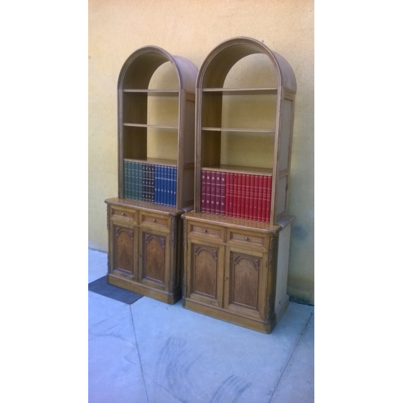 PAREJA DE LIBRERÍAS