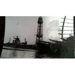 BARCOS ANCLADOS EN PUERTO