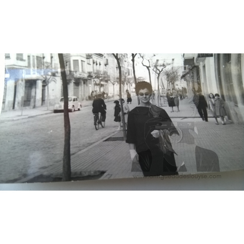 SEÑORA DE PASEO AÑOS 50