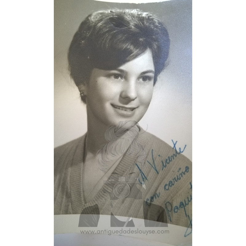 FOTO EN POSE DE JOVEN 1960