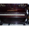 PRECIOSO PIANO  MODERNISTA FECHADO AÑO 1900. ADORNOS EN BRONCE ORIGINAL