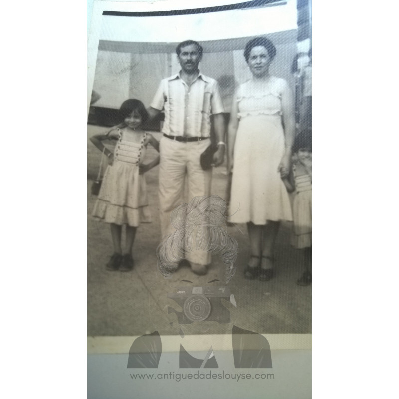 FAMILIA PAREJA CON DOS NIÑAS