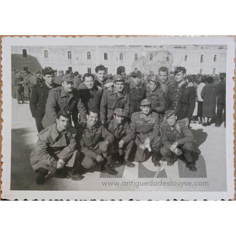 FOTO COLECTIVA DE MILITARES AÑO 1956.