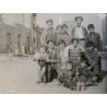 GRUPO DE CHICOS CON BALÓN  MEDIO RURAL
