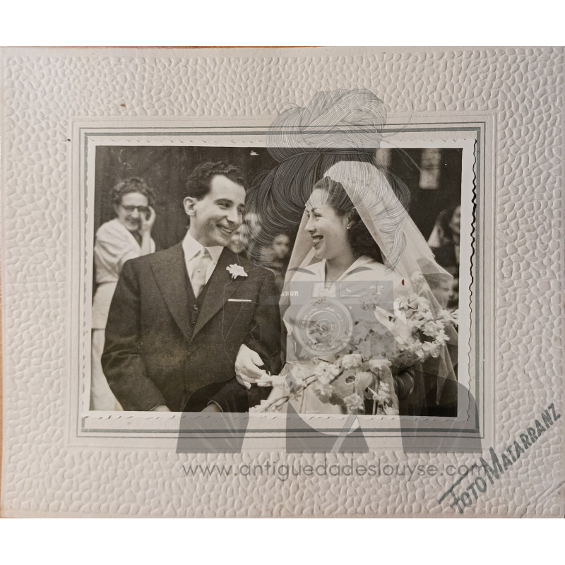 SALIDA DE CEREMONIA DE BODA. AÑOS 40-50