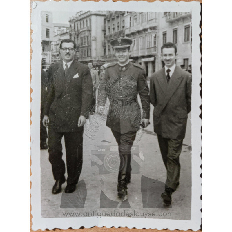 MILITAR Y ACOMPAÑANTES AÑOS 50