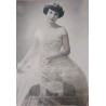 FOTOGRAFIA DE MUJER JOVEN  EN POSE