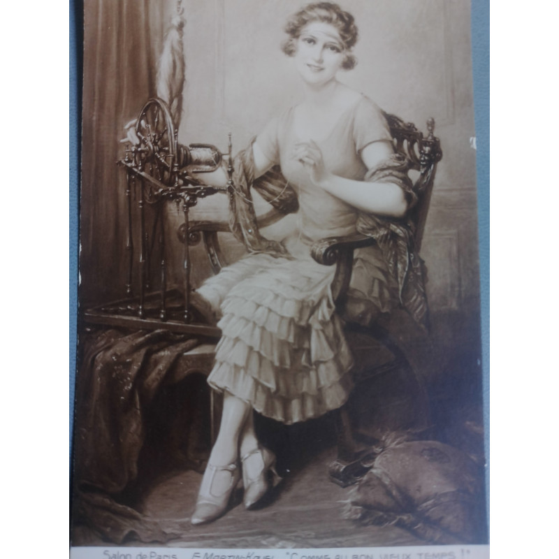 SEÑORITA SENTADA  SALON PARÍS