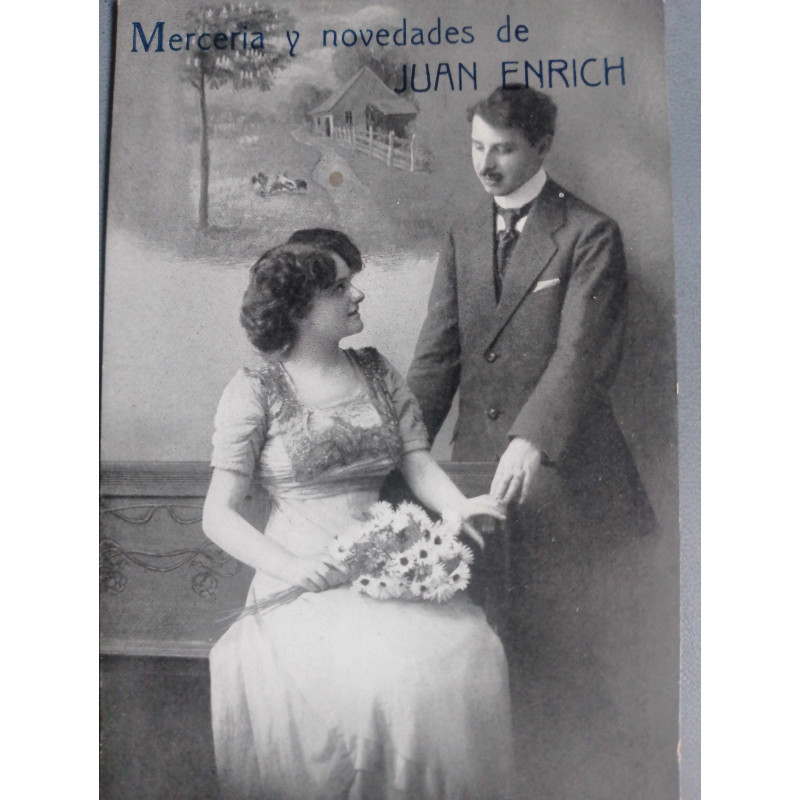 PAREJA CON ANUNCIO ANTIGUO