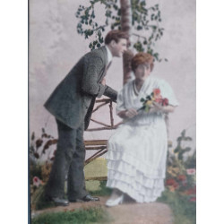 PAREJA EN EL JARDÍN. AÑOS 30