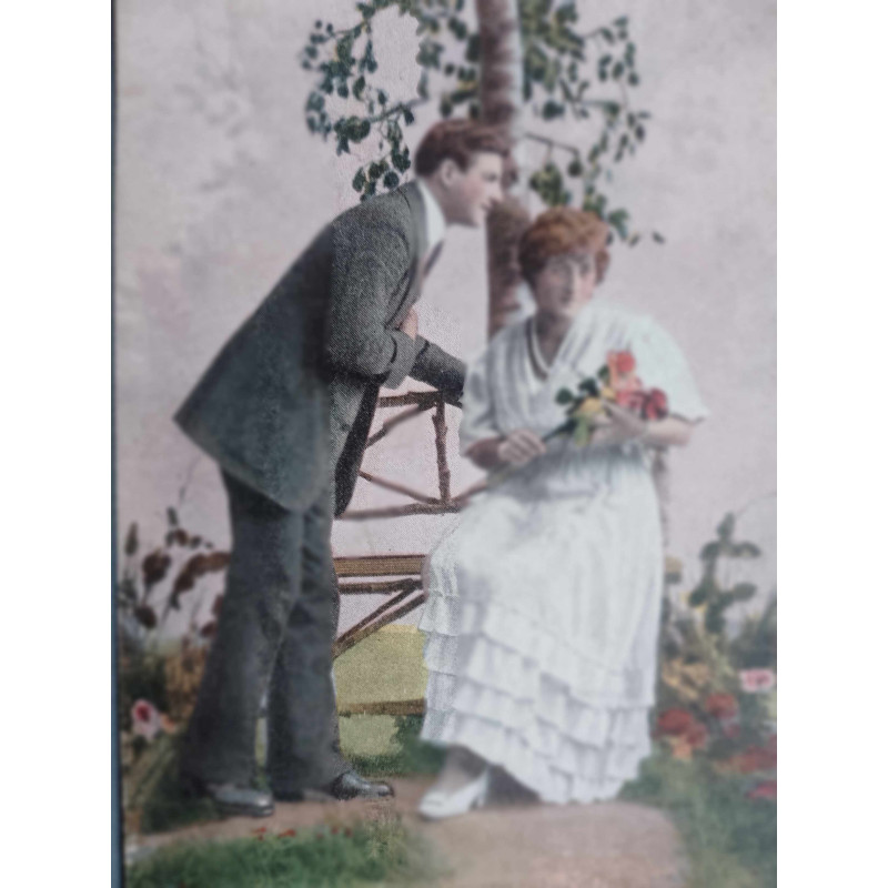 PAREJA EN EL JARDÍN. AÑOS 30