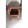 MESA DE NOGAL ANTIGUA, ALAS ABATIBLES PARA USO Y TRANSPORTE CON RUEDAS DE BRONCE.