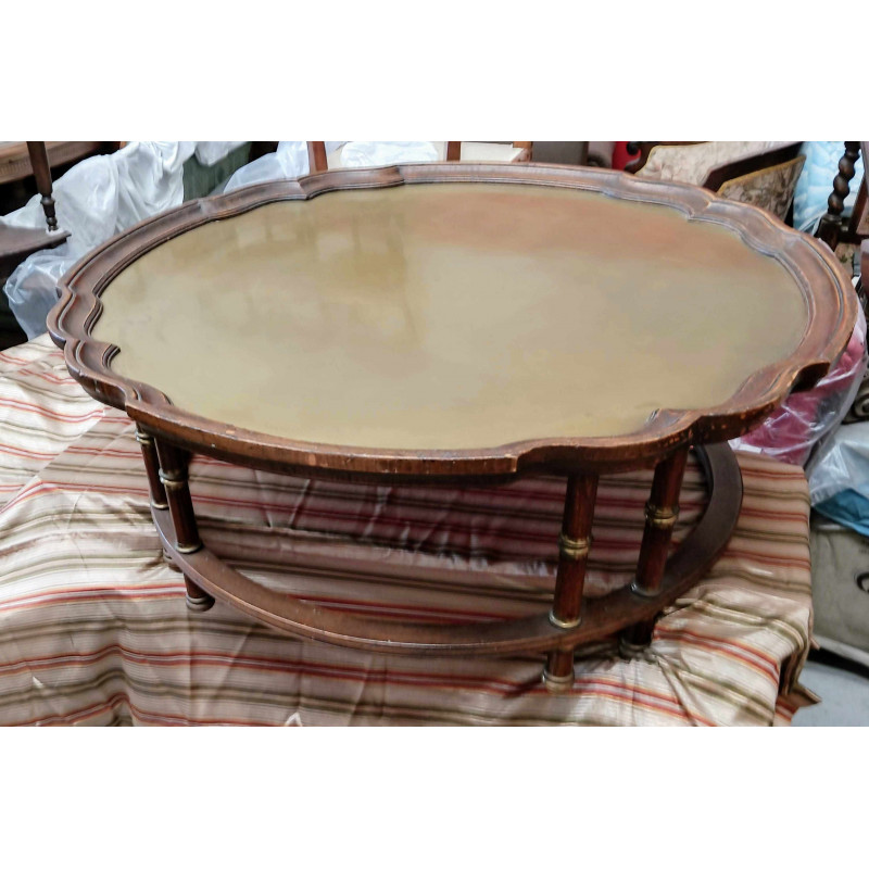 MESA CIRCULAR CON OCHO APOYOS.