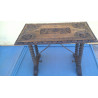 MESA ANTIGUA CON EFIGIES