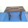 MESA ANTIGUA CON EFIGIES