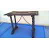 MESA ANTIGUA CON EFIGIES