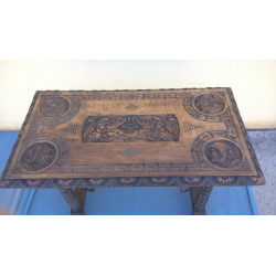 MESA ANTIGUA CON EFIGIES