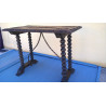 MESA ANTIGUA CON EFIGIES