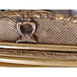 IMPORTANTE MARCO DE MADERA DORADA CON PROFUSIÓN DE ADORNOS