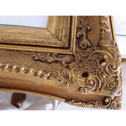 IMPORTANTE MARCO DE MADERA DORADA CON PROFUSIÓN DE ADORNOS