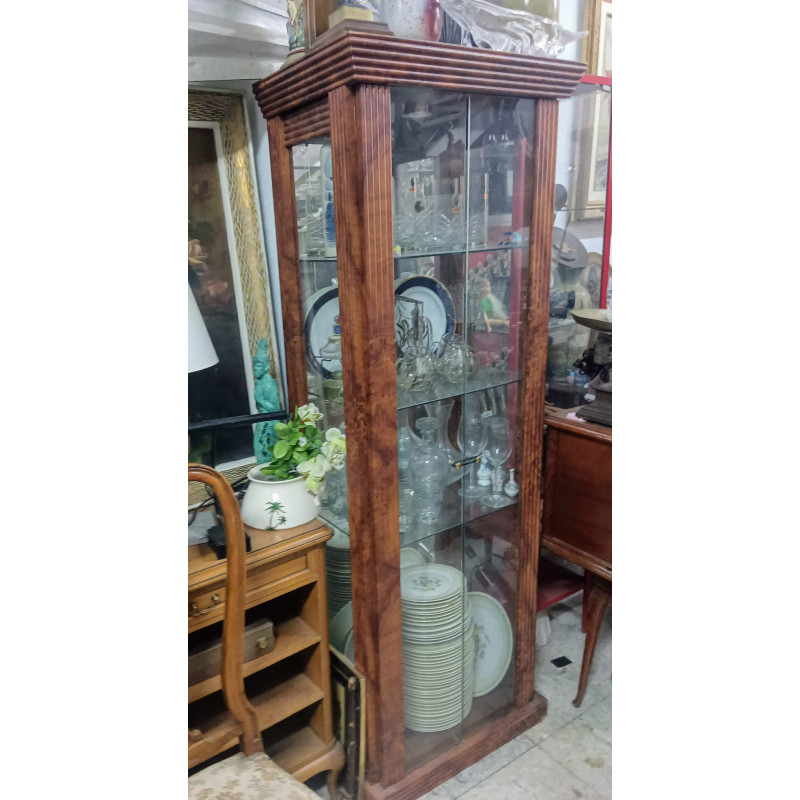 VITRINA CON PUERTAS DE CRISTAL