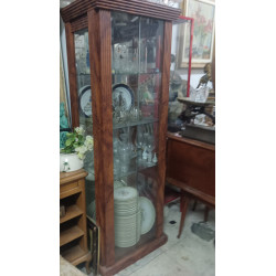 VITRINA CON PUERTAS DE CRISTAL