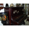 PRECIOSO PIANO  MODERNISTA FECHADO AÑO 1900. ADORNOS EN BRONCE ORIGINAL