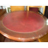 MESA CIRCULAR MADERA Y CUERO GRANATE