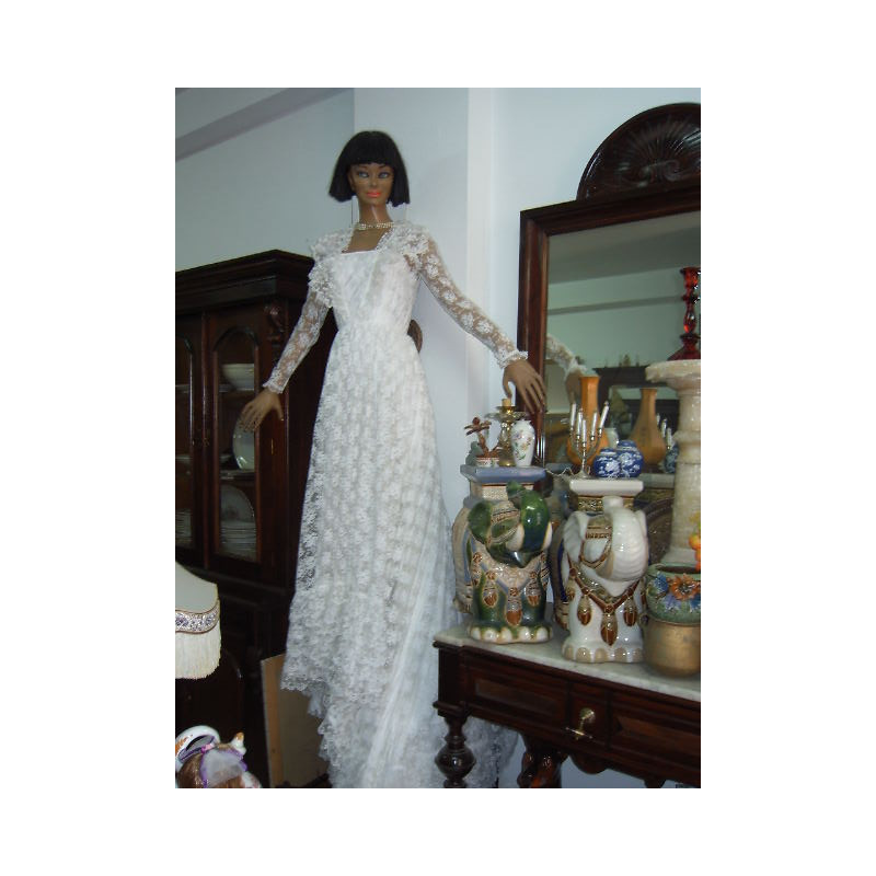 MANIQUÍ CON PEANA